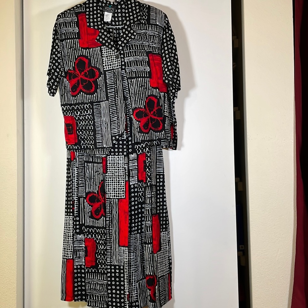 Dazzling 2-piece skirt/top combination. The light weight pleated skirt flows.